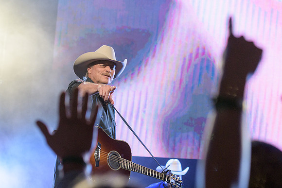 AlanJackson-HylanPhotography-MoheganPa-CatCountry96-204709.jpg