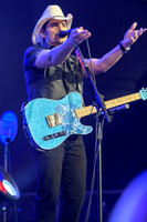 BradPaisley-HylanPhotography-MoheganSunArena-CatCountry-01-2.jpg