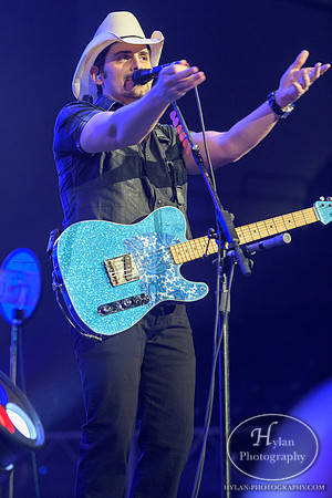 BradPaisley-HylanPhotography-MoheganSunArena-CatCountry-01-2.jpg