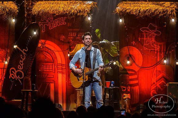 JakeOwen-HylanPhotography-FMKirby-CatCountry96-3.jpg