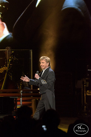 BarryManilow-HylanPhotography-MoheganSunArena-WLEV-203122.jpg