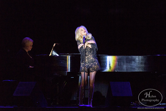 KristinChenoweth-HylanPhotography-SandsEventCenter-WLEV-192250.jpg