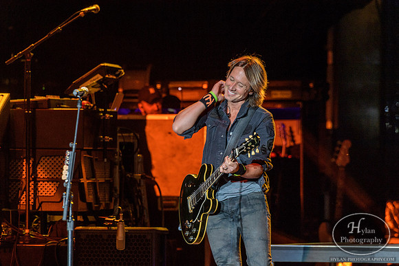 KeithUrban-HylanPhotography-AllentownFair17-CatCountry96-2-8.jpg