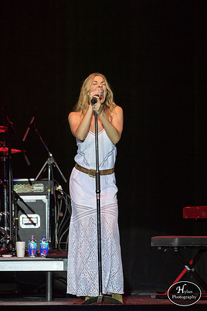 LeAnnRimes-HylanPhotography-SandsBethlehemEventCenter-CatCountry-02.jpg