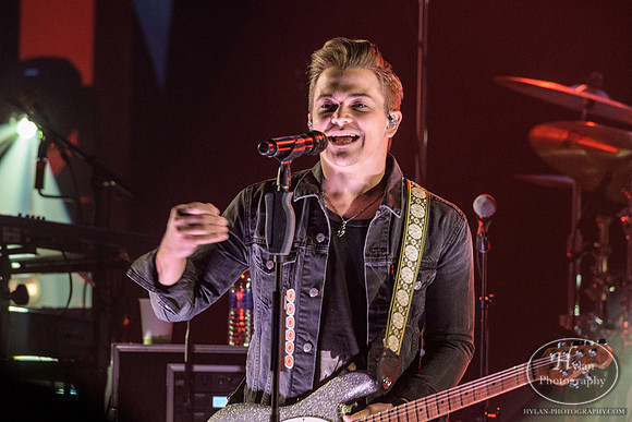 HunterHayes-HylanPhotography-SteelStacks-CatCountry96-2.jpg
