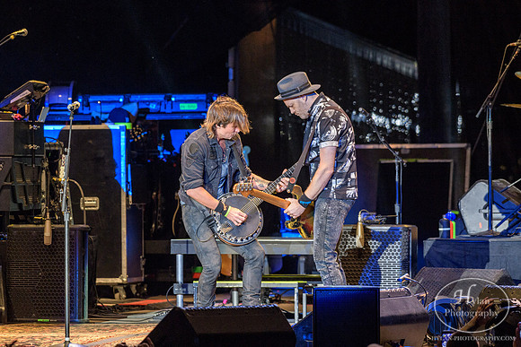 KeithUrban-HylanPhotography-AllentownFair17-CatCountry96-2-5.jpg
