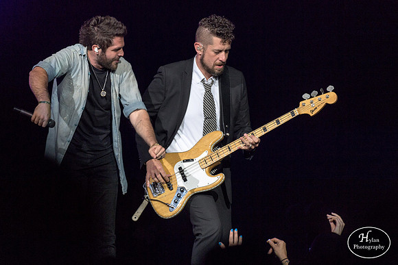 ThomasRhett-HylanPhotography-PPLCenter-CatCountry-202042.jpg