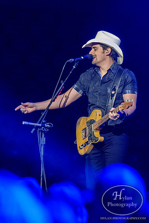 BradPaisley-HylanPhotography-MoheganSunArena-CatCountry-212314.jpg