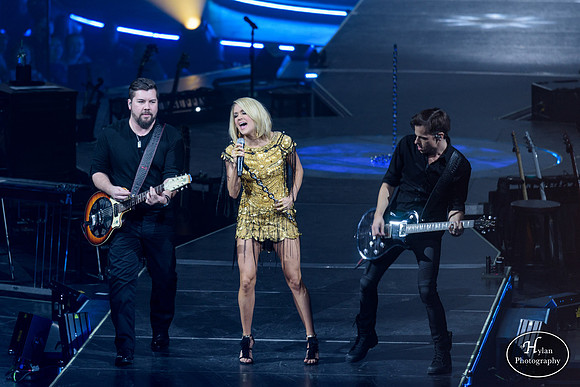 CarrieUnderwood-HylanPhotography-PPLCenter-CatCountry-02-7.jpg
