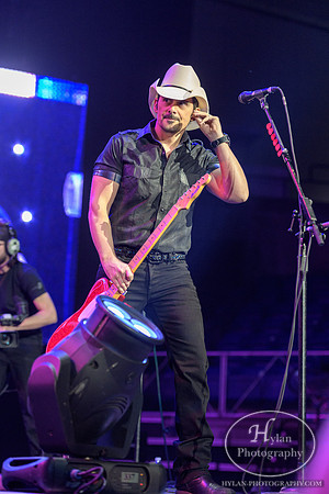 BradPaisley-HylanPhotography-MoheganSunArena-CatCountry-211800.jpg