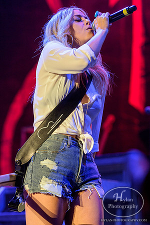 LindsayEll-HylanPhotography-MoheganSunArena-CatCountry-01-5.jpg