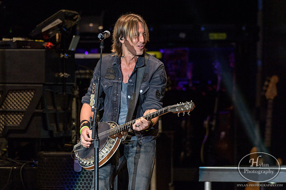 KeithUrban-HylanPhotography-AllentownFair17-CatCountry96-2-4.jpg