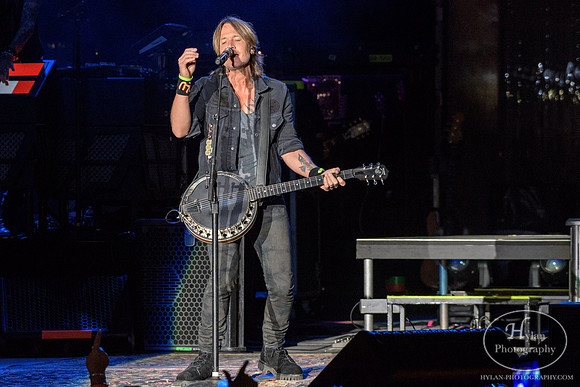 KeithUrban-HylanPhotography-AllentownFair17-CatCountry96-201657.jpg