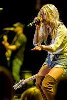 LindsayEll-HylanPhotography-MoheganSunArena-CatCountry-02.jpg