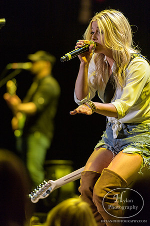 LindsayEll-HylanPhotography-MoheganSunArena-CatCountry-02.jpg