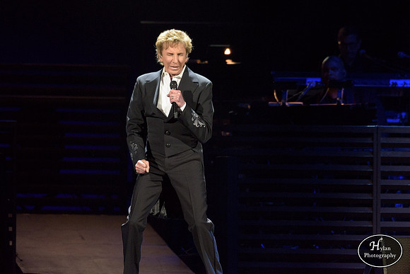 BarryManilow-HylanPhotography-MoheganSunArena-WLEV-203442.jpg