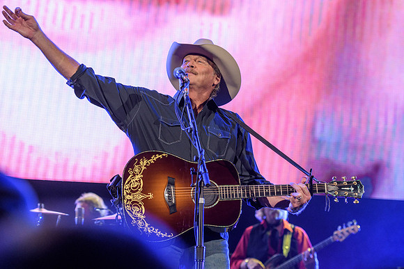 AlanJackson-HylanPhotography-MoheganPa-CatCountry96-6.jpg