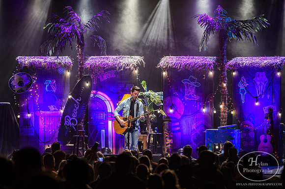 JakeOwen-HylanPhotography-FMKirby-CatCountry96-211944.jpg