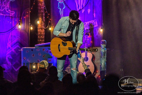 JakeOwen-HylanPhotography-FMKirby-CatCountry96-212018.jpg