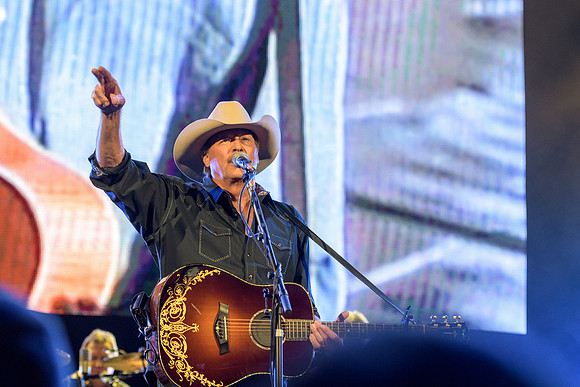 AlanJackson-HylanPhotography-MoheganPa-CatCountry96-205404.jpg