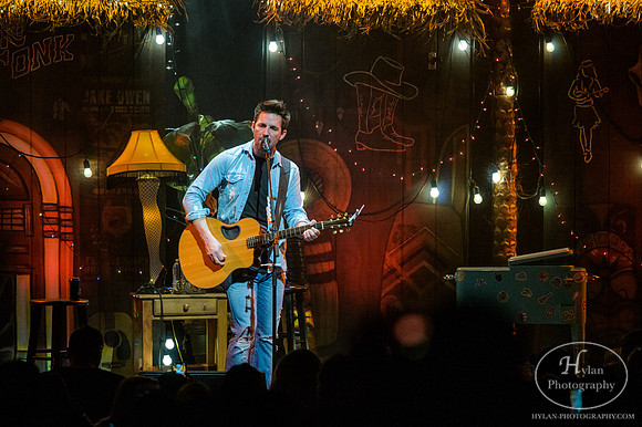 JakeOwen-HylanPhotography-FMKirby-CatCountry96-211233.jpg