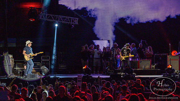 BradPaisley-HylanPhotography-Musikfest2019-WLEV-2-2.jpg