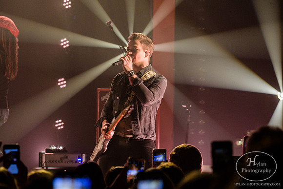 HunterHayes-HylanPhotography-SteelStacks-CatCountry96-2-2.jpg