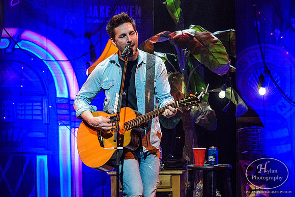 JakeOwen-HylanPhotography-FMKirby-CatCountry96-2-2.jpg