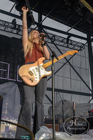 LindsayEll-HylanPhotography-AllentownFair-CatCountry96-3-3.jpg
