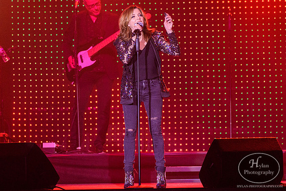 MartinaMcBride-HylanPhotography-SandsEventCenter-CatCountry-5-2.jpg