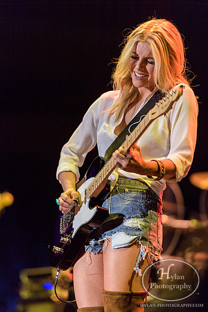 LindsayEll-HylanPhotography-MoheganSunArena-CatCountry-193936.jpg