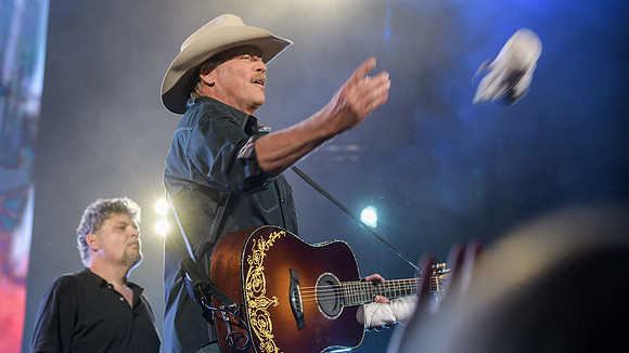 AlanJackson-HylanPhotography-MoheganPa-CatCountry96-204806.jpg