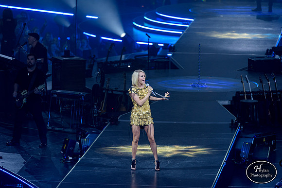 CarrieUnderwood-HylanPhotography-PPLCenter-CatCountry-204944.jpg