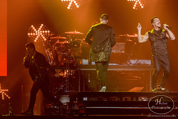 NKOTB-HylanPhotography-PPLCenter-WLEV-2-3.jpg