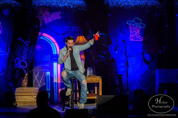 JakeOwen-HylanPhotography-FMKirby-CatCountry96-201438.jpg
