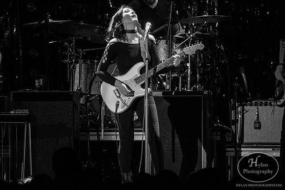 AubrieSellers-HylanPhotography-SantanderArena-CatCountry-01-3.jpg
