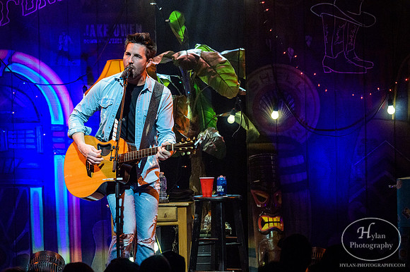 JakeOwen-HylanPhotography-FMKirby-CatCountry96-210837.jpg