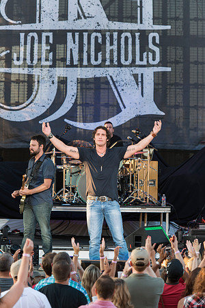 Joe-Nichols-Hylan-Allentown-Fair-2014-16.jpg