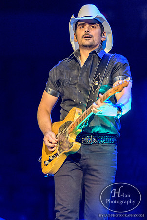 BradPaisley-HylanPhotography-MoheganSunArena-CatCountry-01-5.jpg