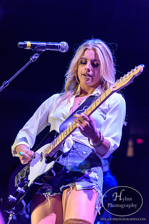 LindsayEll-HylanPhotography-MoheganSunArena-CatCountry-193526.jpg