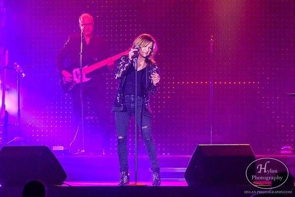 MartinaMcBride-HylanPhotography-SandsEventCenter-CatCountry-3-2.jpg