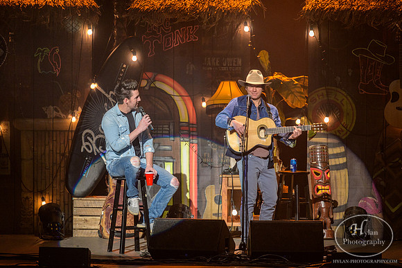 JakeOwen-HylanPhotography-FMKirby-CatCountry96-210046.jpg