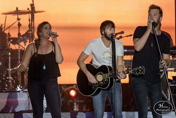 LadyAntebellum-HylanPhotography-Musikfest2016-CatCountry-215114.jpg