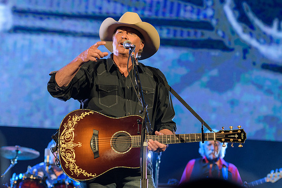 AlanJackson-HylanPhotography-MoheganPa-CatCountry96-4-3.jpg