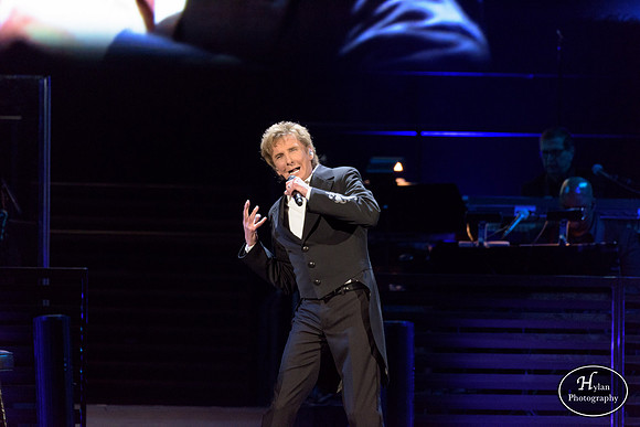 BarryManilow-HylanPhotography-MoheganSunArena-WLEV-02-3.jpg