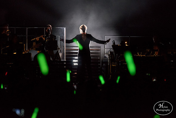 BarryManilow-HylanPhotography-MoheganSunArena-WLEV-01.jpg