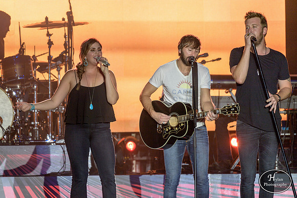 LadyAntebellum-HylanPhotography-Musikfest2016-CatCountry-01-8.jpg