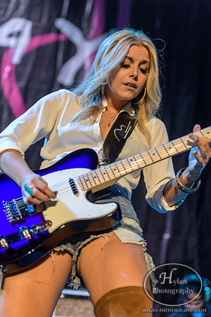 LindsayEll-HylanPhotography-MoheganSunArena-CatCountry-193654.jpg