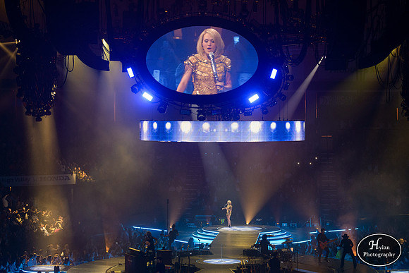 CarrieUnderwood-HylanPhotography-PPLCenter-CatCountry-204734.jpg