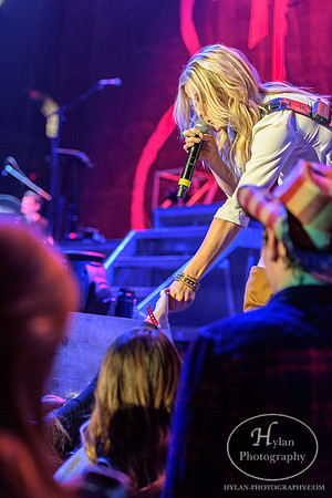 LindsayEll-HylanPhotography-MoheganSunArena-CatCountry-01-6.jpg